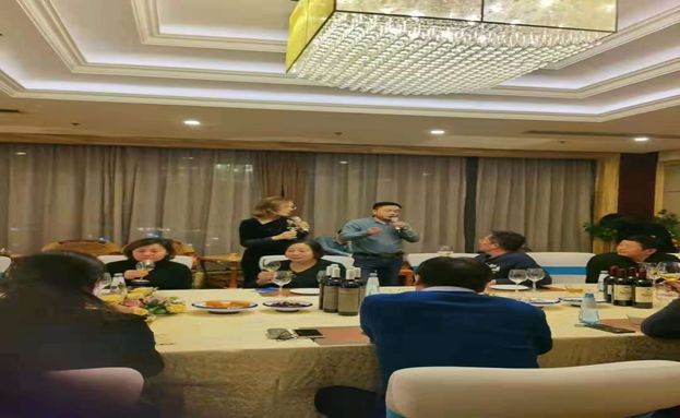會(huì)議口譯類型和語種對價(jià)格都有影響